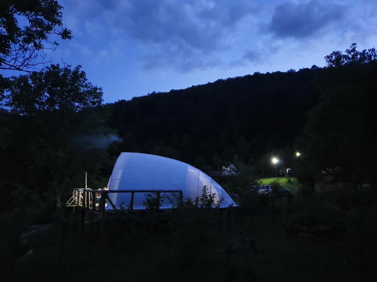 Hotel Sunrise Glamping Retreat à Galesu Extérieur photo